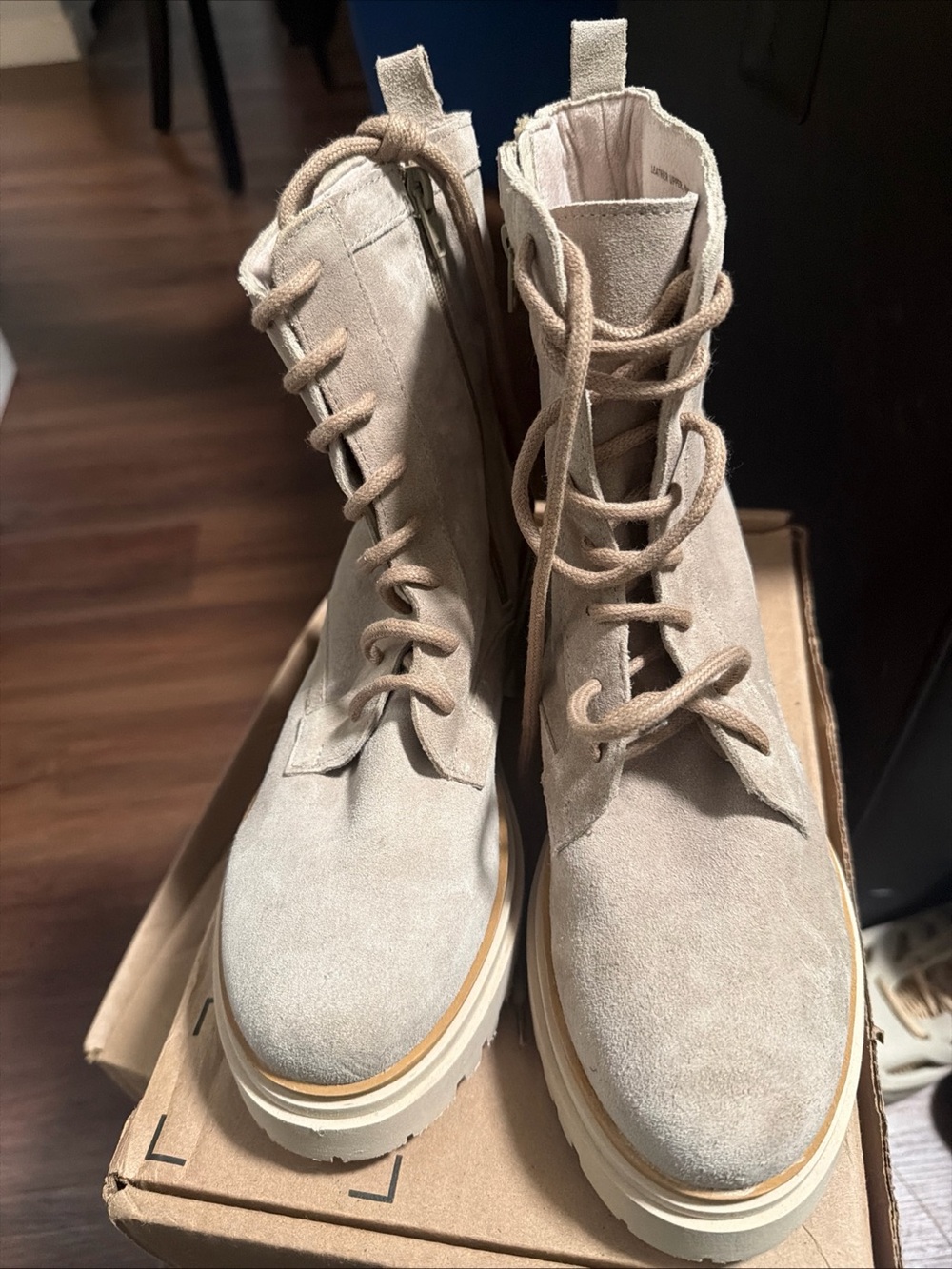 BERTUCHI Made In Spain Suede Laced Up Lug Sole Boots Women’s US 8/ EU 39